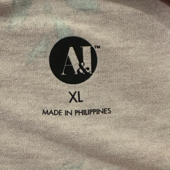 Elegant Floral Women's Blouse in Burgundy - Picture 2 of 6